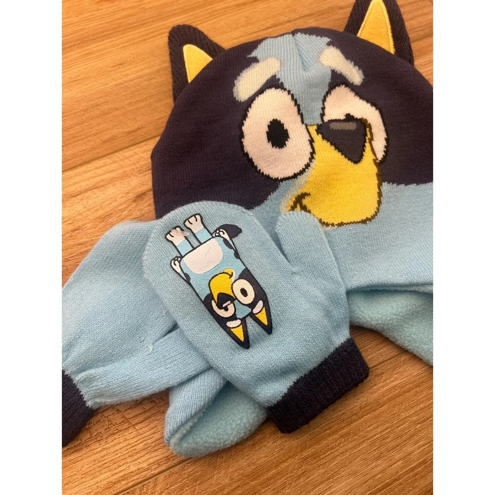 NWOT Bluey Beanie + Mitten Set Kids OS Blue Character Knit Fleece Lined Tv Show